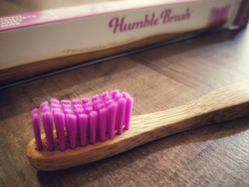 Humble Brush ahşap bambu diş fırçası