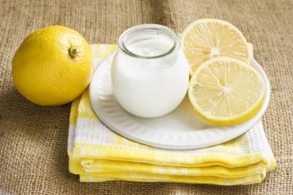 Jelatin süt kaymak limon suyu maskesi
