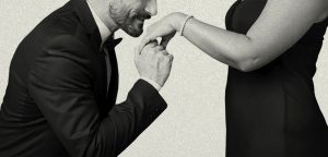 Kendinden Yaşça Büyük Bir Kadını Etkileme Yolları