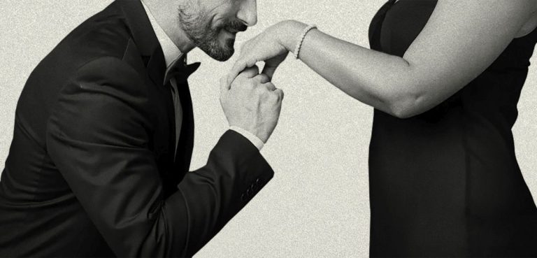 Kendinden Yaşça Büyük Bir Kadını Etkileme Yolları