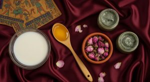 Kleopatra’dan Günümüze: Hâlâ Etkili 4 Güzellik Yöntemi